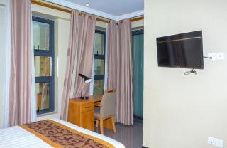 Tropical Plaza Apartments - 3