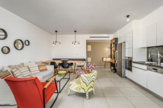 Spacious 3 BDR in Florentine - 2
