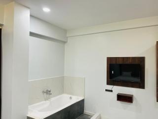 Hotel New City Light - Surat - 7