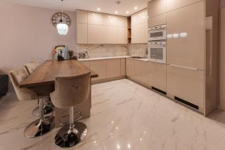 Beverly Hills House pri potoku by Pinkreal - 4