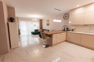 Beverly Hills House pri potoku by Pinkreal - Solčany - 2