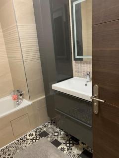 Apartment in the Heart of The Champs Elysées with Balcony - Paris - 8