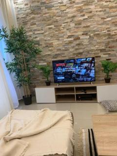 Apartment in the Heart of The Champs Elysées with Balcony - Paris - 1