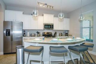 Spacious 6 Bedroom Getaway with Game Room - Private Pool and Spa - Resort Amenities - Perfect for Families & Groups - Davenport - 2