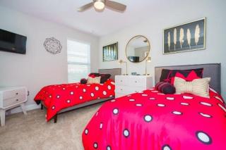 Spacious 6 Bedroom Getaway with Game Room - Private Pool and Spa - Resort Amenities - Perfect for Families & Groups - Davenport - 5