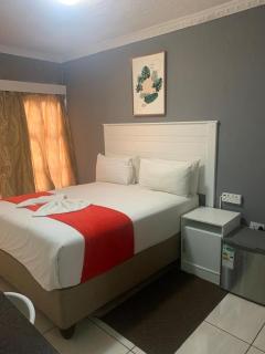 Cabin 101 Guest Lodge - Kasane - 7
