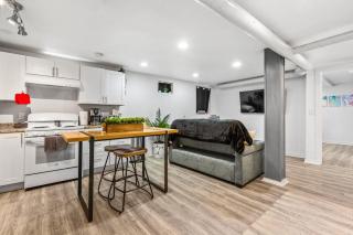 Basement with Full Kitchen and Near Downtown - Denver - 9