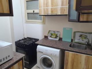 Charming 2-Bed Apartment in el zahabiazahabia - Hurghada - 9