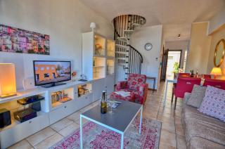 2-Bedroom Airconditioned Lakeview Apartment - Acquaseria - 2