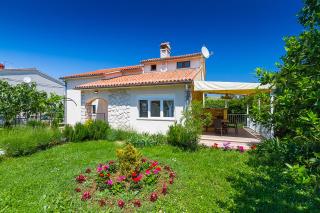 Im Jahr 2014 renoviertes Ferienhaus 400 Meter zum Strand - Premantura - 0