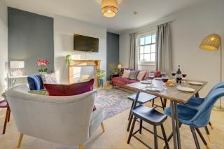 Regency Nest by Spa Town Property - Stylish 3 Bedroom Apartment on 2 Floors, Central Leamington Spa - Leamington Spa - 2