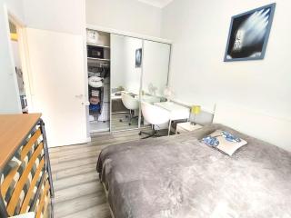 Bright 1-bedroom Apartment by River Thames - 6