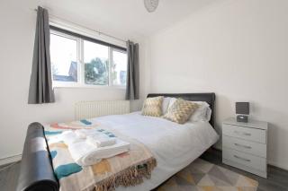Modern 1 Bed Maisonette, Contractor Friendly, Near Airport, Town Centre and Train Station - 7