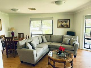 Peaceful 2 Bedroom Home - Wagga Wagga - 9