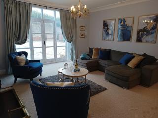 The West Wing at Eriviat Hall Hot Tub - Henllan - 5