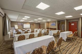 Best Western Plus Burlington Inn & Suites - Burlington - 2