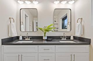 NEW Luxury Lakefront N Dallas Sleep 1-8, Firepit - The Colony - 2