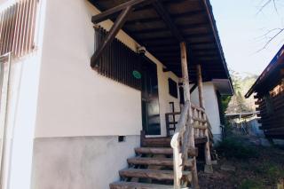 天然温泉付き プライベート空間 北アルプスの麓安曇野 貸切一棟貸 70型スクリーン完備 フモトノイエ - 4