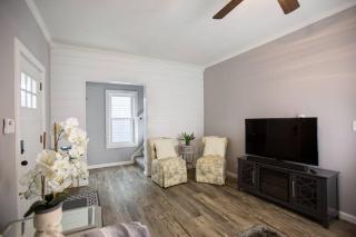 Irish Cove Getaway! Walk to ND! - 2