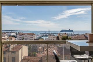LB Vacation Rentals I Admire Panoramic Ocean Views Through Walls of Windows - Cannes - 1