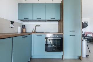 LB Vacation Rentals I Admire Panoramic Ocean Views Through Walls of Windows - 4