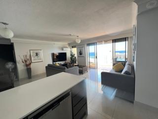 Stunning 2 bedroom Ocean View Apartment - Gold Coast - 5