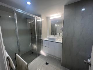 Stunning 2 bedroom Ocean View Apartment - Gold Coast - 3