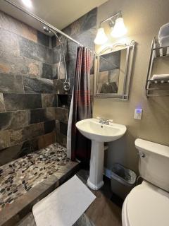 Mt Olympus Cabin, Cozy 1 bedroom cabin Great for couples - 2