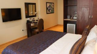 Strato Hotel By Warwick - Doha - 5