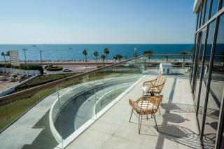 Luxurious Palm Jumeirah Apartment with Sea Views - Dubai - 0