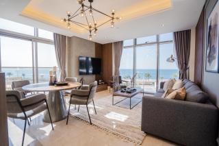 Luxurious Palm Jumeirah Apartment with Sea Views - Dubai - 9