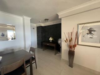 Stunning 2 bedroom Ocean View Apartment - Gold Coast - 6