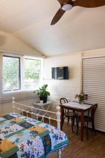 Maldon Cosy Garden Cottage - Charming One Room Studio - Maldon - 2