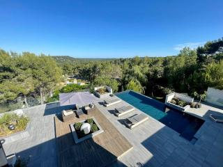A prestigious villa with 2 swimming pools and 1 spa in the south of France - 2