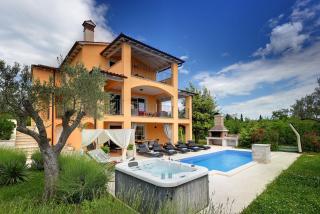 Herrliche Villa mit Pool, Whirlpool, Sauna, Fitnessraum,WiFi und nur 2 km vom Strand entfernt - Krnica - 0