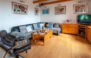 4 Bedroom Beautiful Home In Mravinci - 2