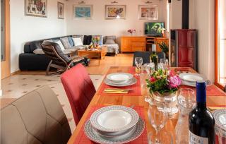 4 Bedroom Beautiful Home In Mravinci - 1