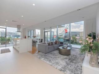 Luxurious 3BR Apartment in Bluewaters Island - 2