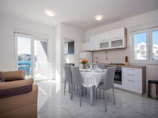 Apartments Happy Holiday - 8