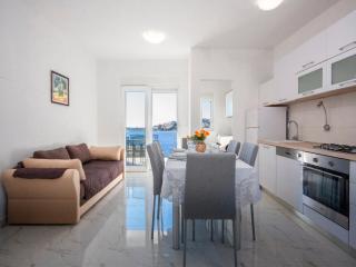 Apartments Happy Holiday - 4