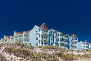 Charming Beachside Condo Lovely Pool Hot Tubs and Boardwalk - 0