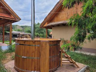 "Eco-Village Văleni" Rustic Art Resort - 3