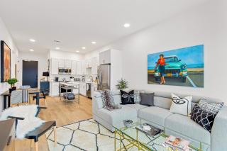 Jolene on Main 406 - 7