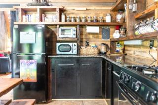 Edward - The Hut - 2