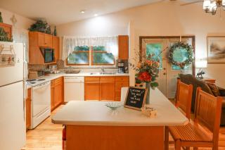 Cozy Whittier Home with Fire Pits Less Than 15 Mi to Hiking! - Whittier - 2