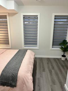 Cozy Private 1 bedroom basement suite - free parking and free Wifi - 2