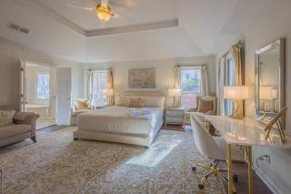 Large Luxury House, 4 King Beds & 21 Total, Hot Tub, Theater, Fireplace, Game Room, Ping-pong, Pool Table, Air Hockey, Arcade, River, Big Kitchen, Nice Porch, Quiet, Good for Families and Large Groups, Near UGA Golf Course, Close to UGA & Stanford Stadium - Athens - 9