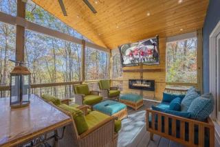 Large Luxury House, King Beds and More, Hot Tub, Theater, Fireplace, Game Room, Ping-pong, Pool Table, Air Hockey, Arcade, River, Big Kitchen, Nice Porch, Quiet, Good for Families and Large Groups, Near UGA Golf Course, Close to UGA & Stanford Stadium - 6