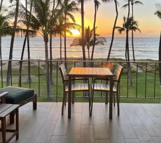 Oceanfront, Gorgeous Sunsets, Dual AC, King Bed, Top Floor Views, Impeccably Remodeled Gem HKOK318 - Kihei - 5