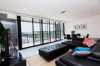 4 Bedroom Executive City Apartment! - 8